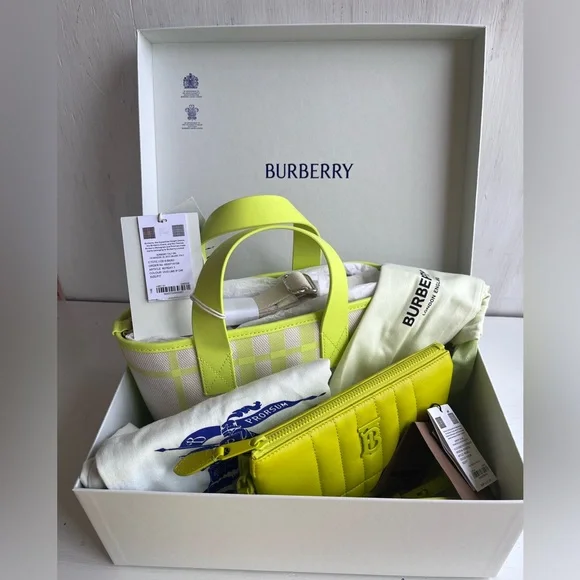 BURBERRY Vivid Lime Gift Box Bundle - Picture 4 of 14